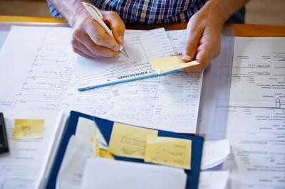 HRMS performance review - papers HRMS performance review - papers